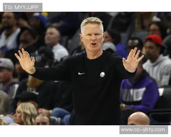 科尔强调关键时刻进攻策略应聚焦库里与巴特勒并创造空间 科尔强调关键时刻进攻策略应聚焦库里与巴特勒并创造空间