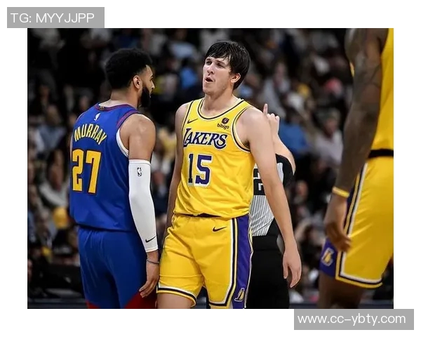 湖人训练场景曝光斯玛特紧逼八村里夫斯全力防守展现球队默契